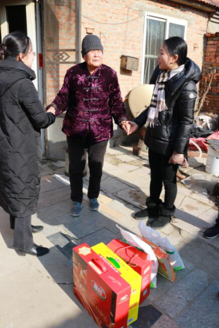 寒冬臘月送溫暖，真情幫扶暖人心 ——德才裝飾走訪慰問(wèn)膠州市困難群眾(圖4)