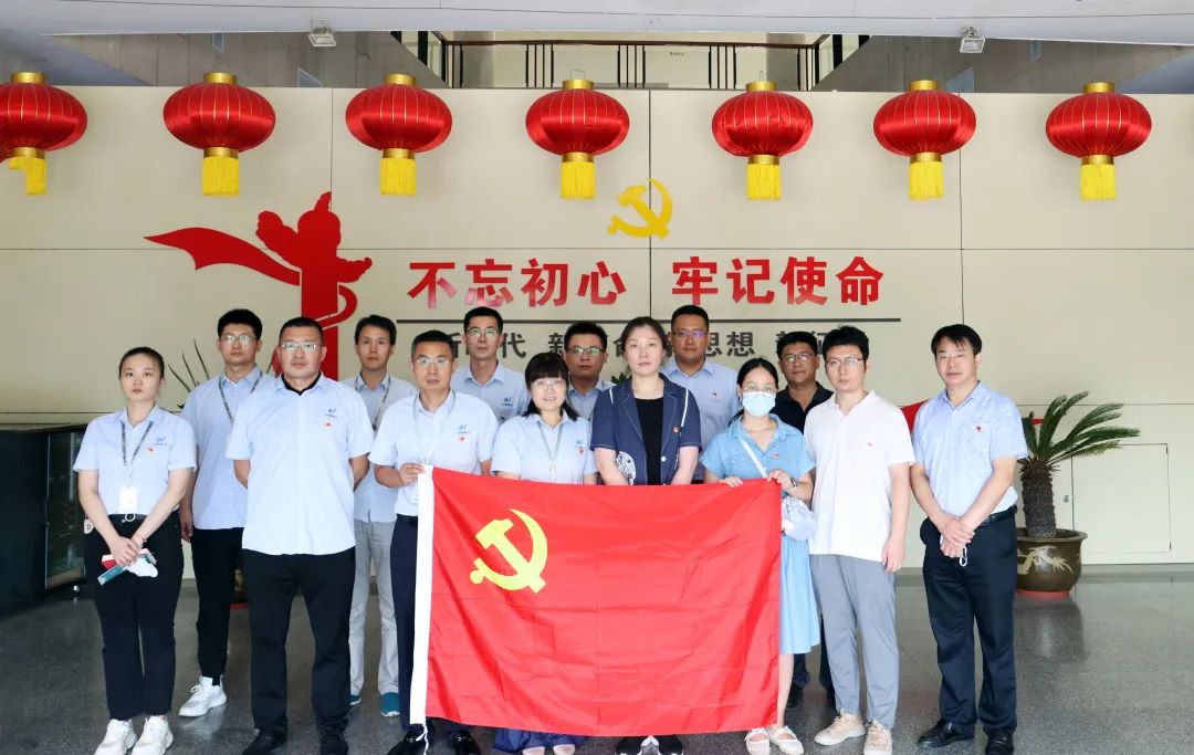 銘記黨史，砥礪前行|支部共建走進(jìn)青島市博物館(圖1)